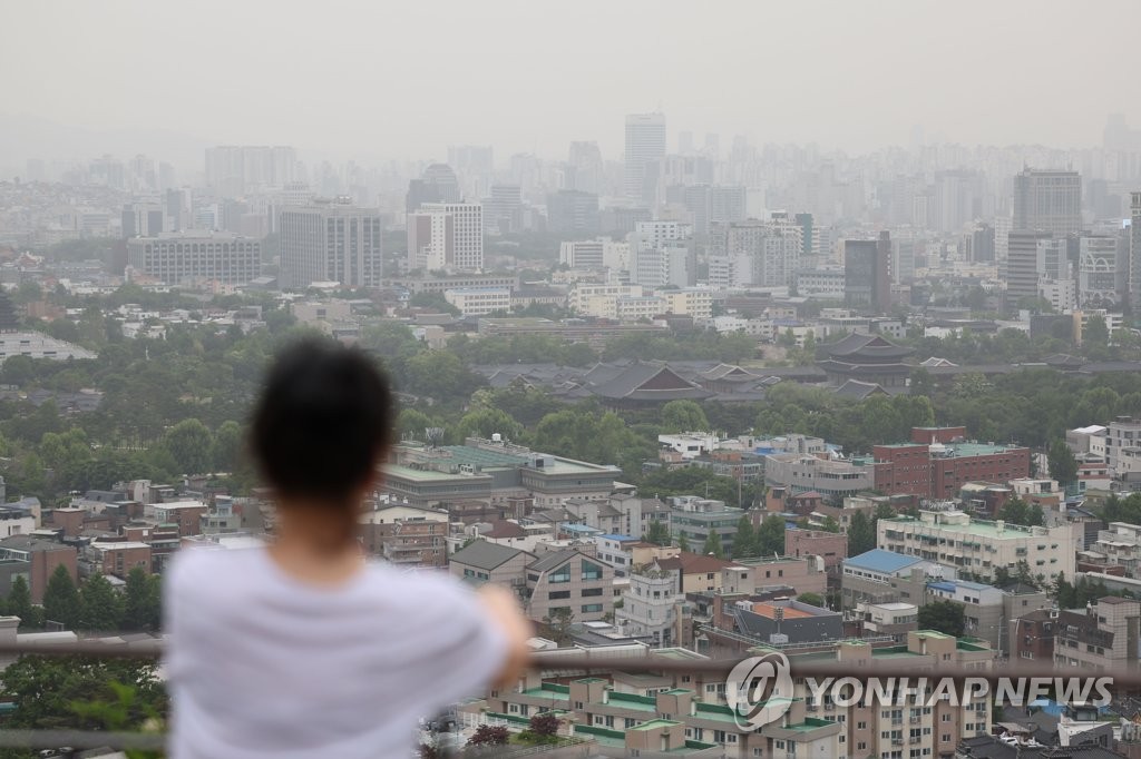 5月22日，首尔市区颗粒物浓度为“差”，市区一片灰蒙蒙。 韩联社