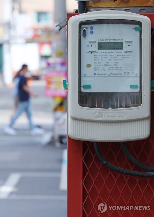 资料图片：首尔市区一街头的电表，摄于5月22日。 韩联社