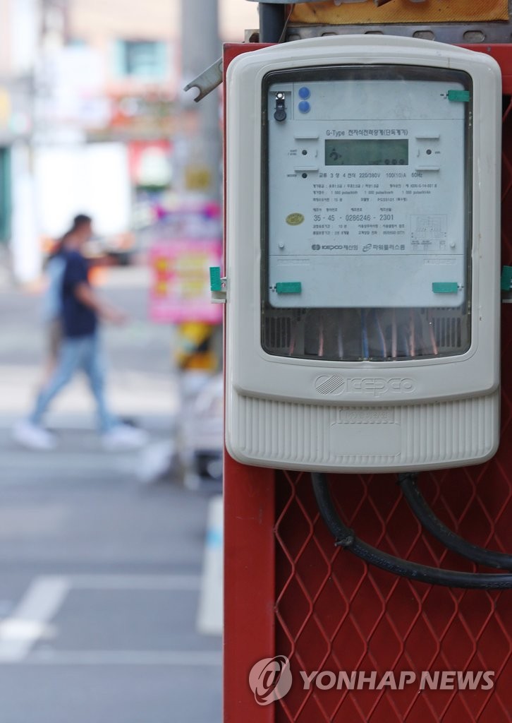 资料图片：首尔市区一街头的电表，摄于5月22日。 韩联社