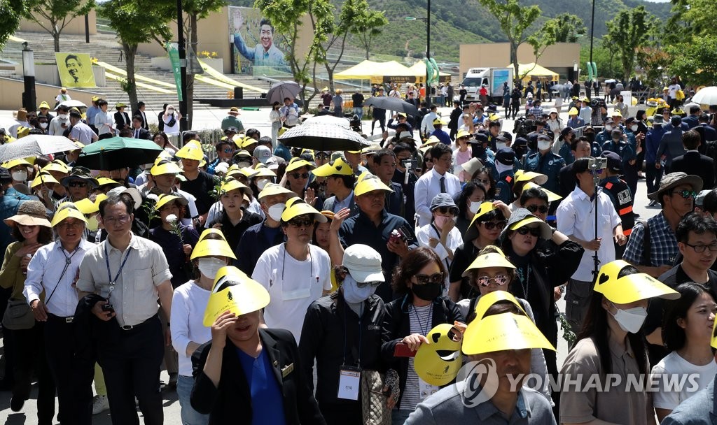 韩前总统卢武铉逝世14周年悼念仪式举行
