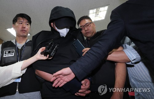 韩亚航空开舱门乘客接受逮捕必要性审查