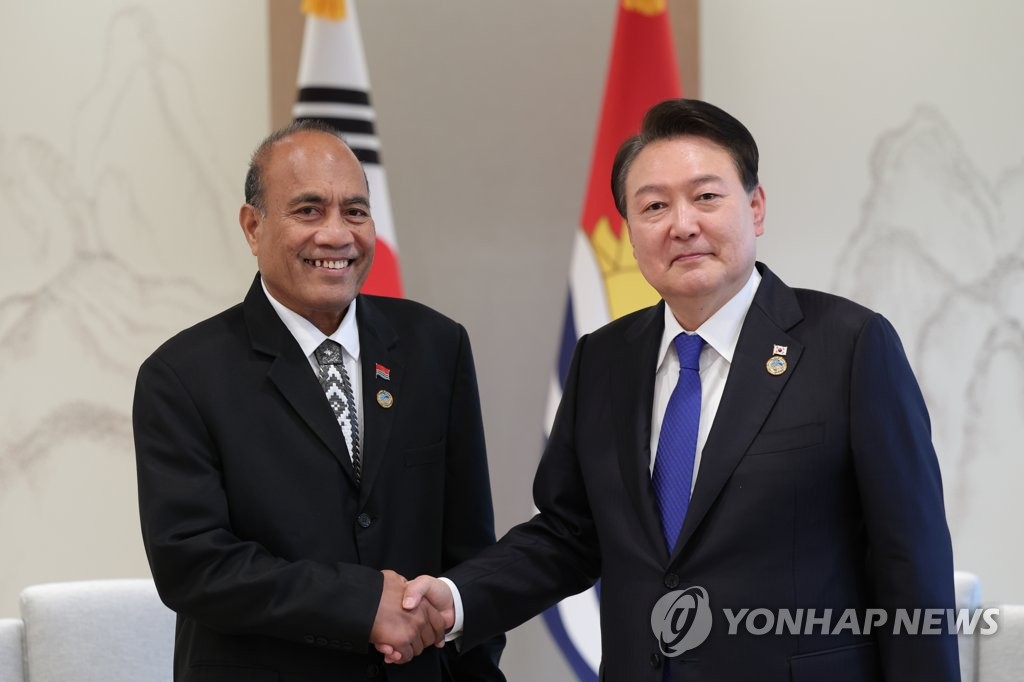 尹锡悦会见基里巴斯总统马茂 尹锡悦会见基里巴斯总统马茂