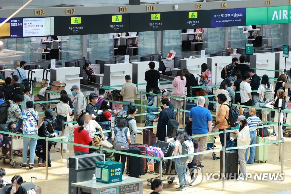 韩国5月民航旅客吞吐量超900万 同比增23.8%