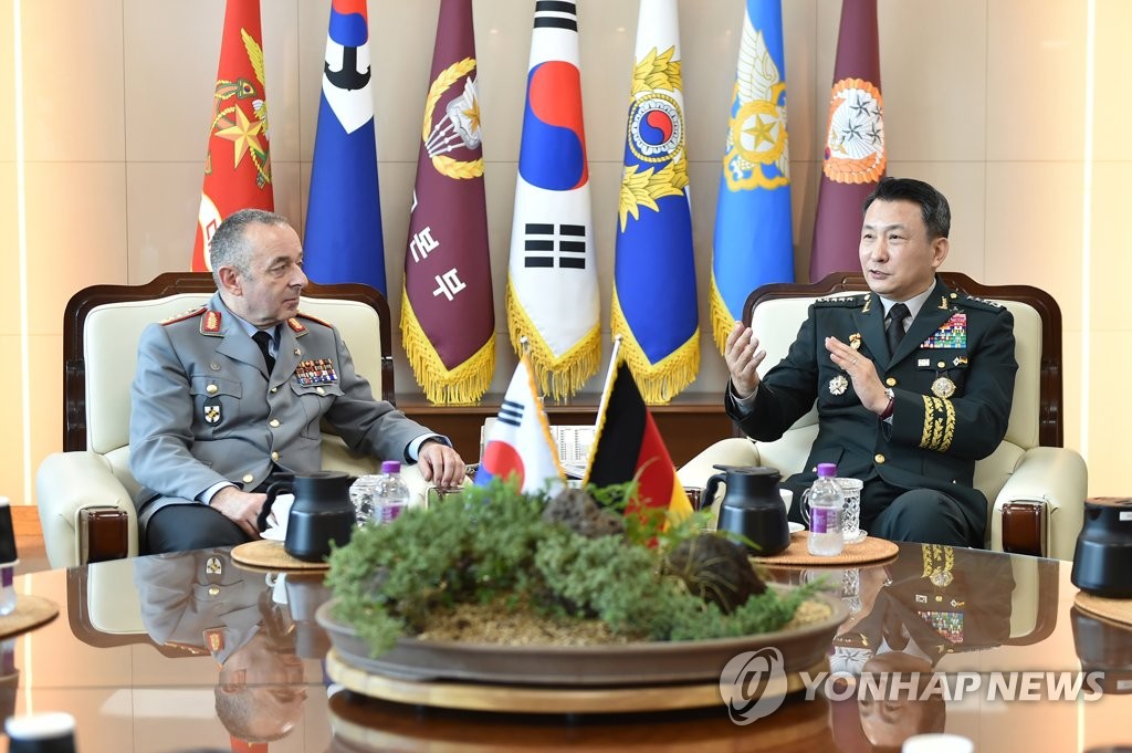 韩德军事首长在首尔会晤