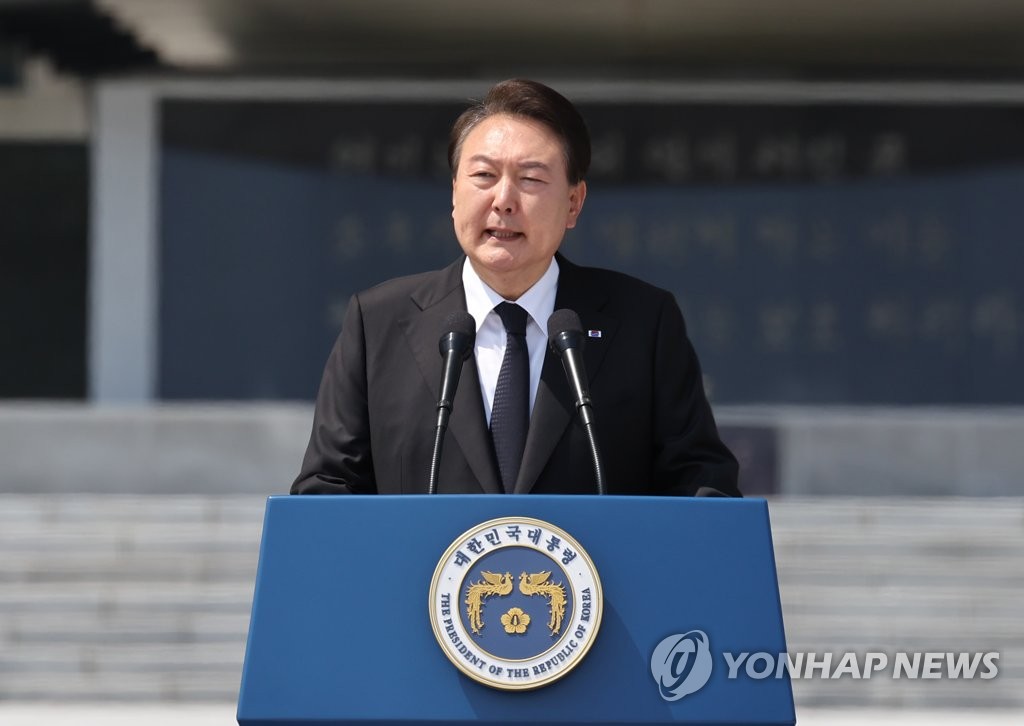 6月6日，在国立首尔显忠院，总统尹锡悦出席第68个显忠日纪念仪式并致悼念辞。 韩联社