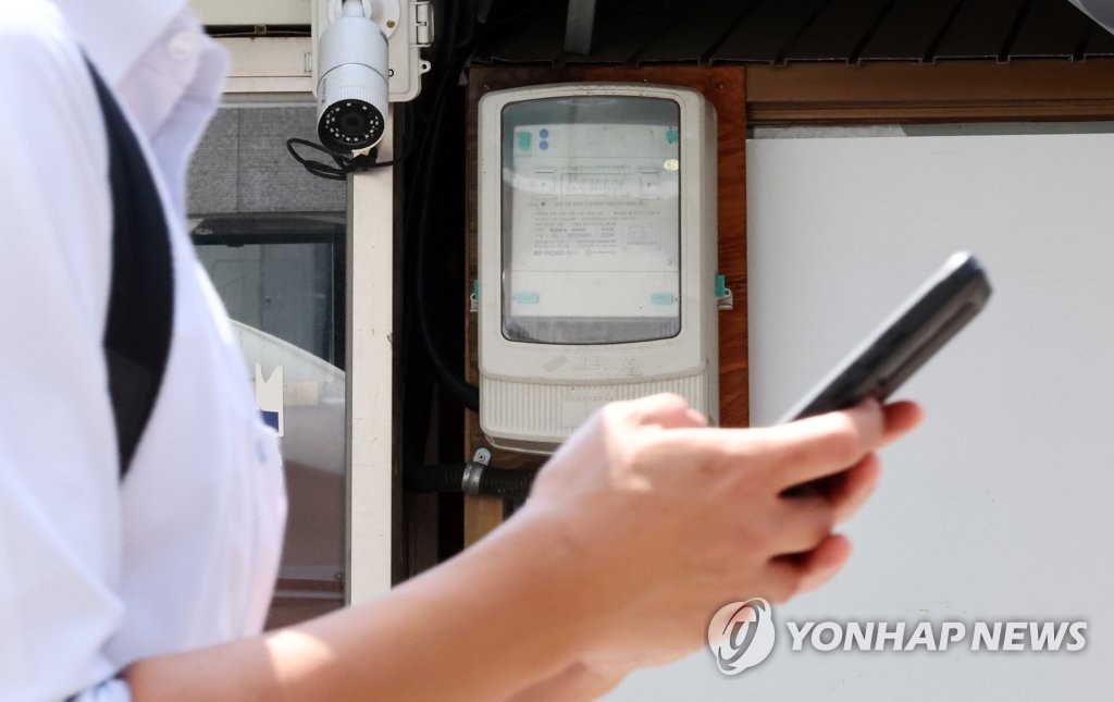 资料图片：首尔一居民楼的电表 韩联社