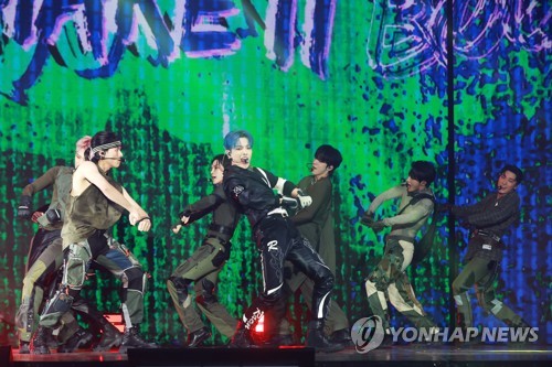 ATEEZ表演新歌