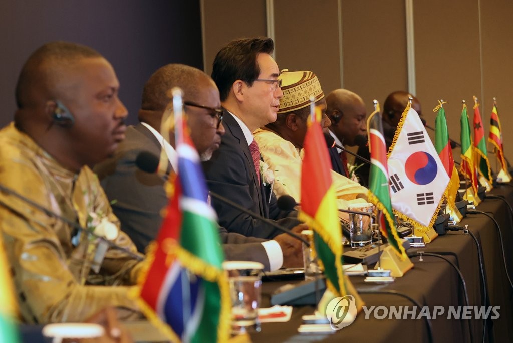 韩国大米带农业部长会议现场 韩联社