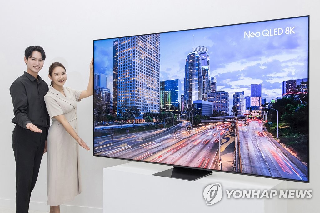 三星电子98英寸款Neo QLED 8K电视机 韩联社/三星电子供图（图片严禁转载复制）