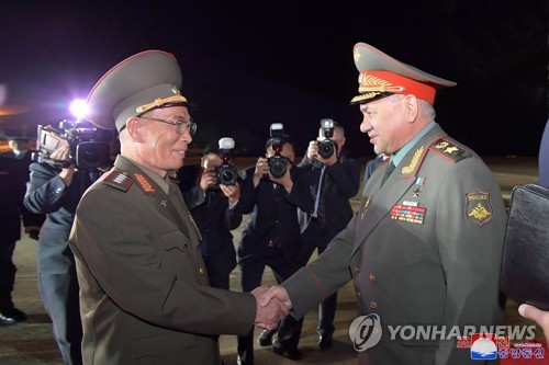 朝俄防长在平壤互动加深团结