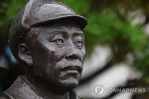 韩军决定将抗日将领洪范图胸像迁至陆军校外