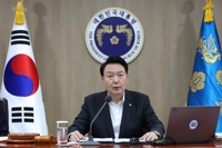  Yoon pledges to stick to sound fiscal policy, slams predecessor for reckless spending