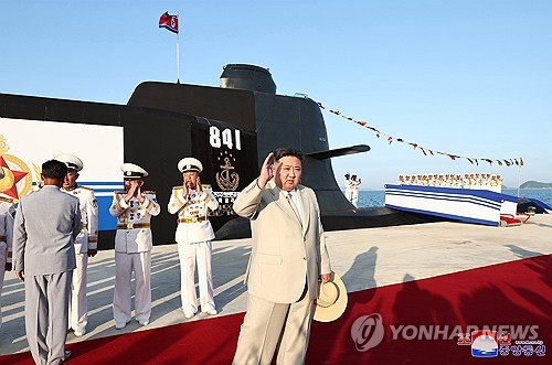 朝宣称建成首艘核攻击型潜艇 金正恩出席下水仪式