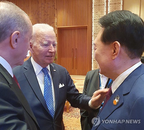 详讯：韩美领导人G20峰会上一日三会共话合作