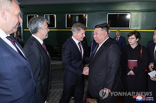 详讯：金正恩和普京在俄东方航天发射场会晤