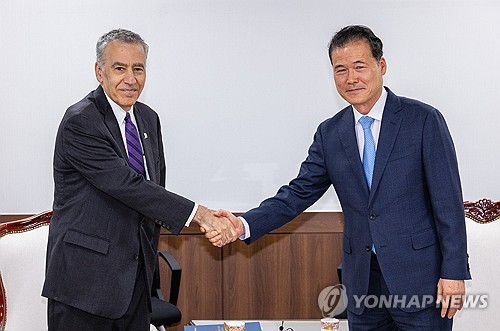 韩统一部长与美国大使对朝俄军事合作表担忧
