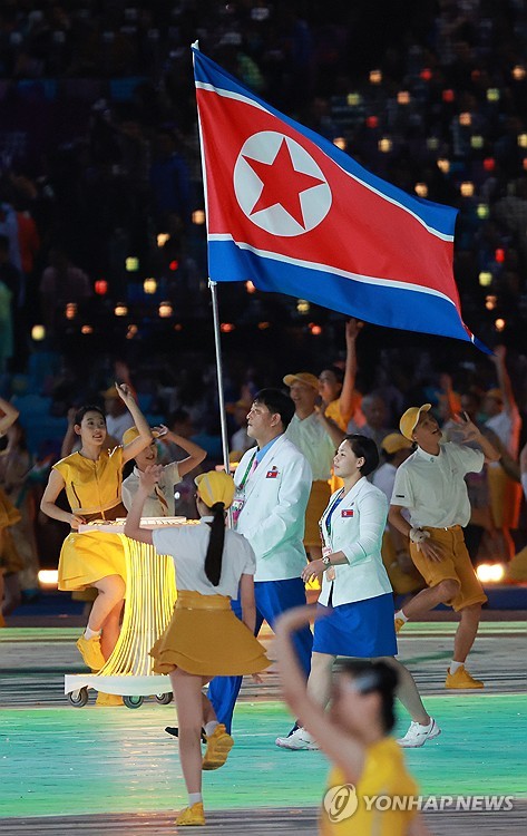 朝鲜代表团入场