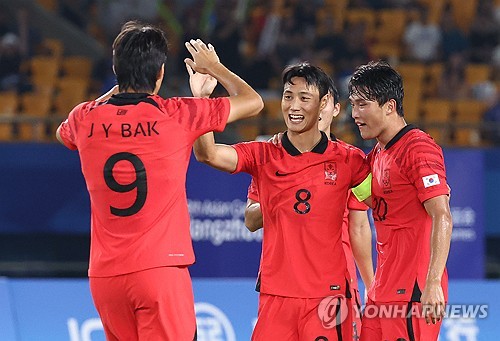 韩国队庆祝进球
