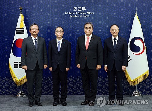 韩外长接见韩中日外长助理 嘱托年内促成三边峰会