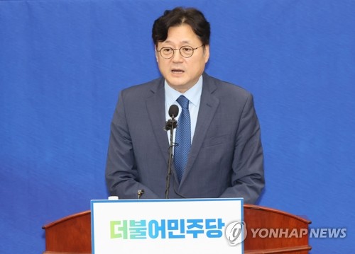 韩最大在野党选出新党鞭 洪翼杓当选
