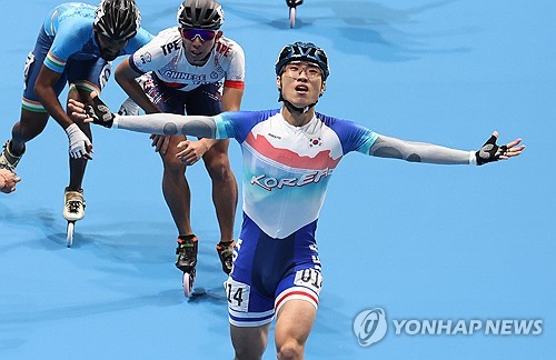 详讯：亚运男子速度轮滑1000米韩国包揽冠亚军