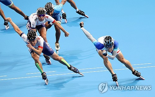 亚运男子速度轮滑3000米接力赛韩国摘银