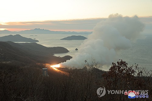 朝鲜称成功进行新型中程导弹固体燃料发动机试验