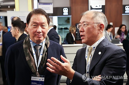 폰테크 달인 APEC 행사일에 의장더러 국감 오라니…기업인 200명 줄집합하나 