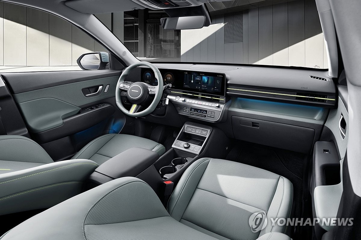 现代汽车2月6日表示，旗下小型SUV科纳的最新版“2024款科纳”正式上市并开售。图为新款科纳内部。 韩联社/现代汽车·起亚供图（图片严禁转载复制）