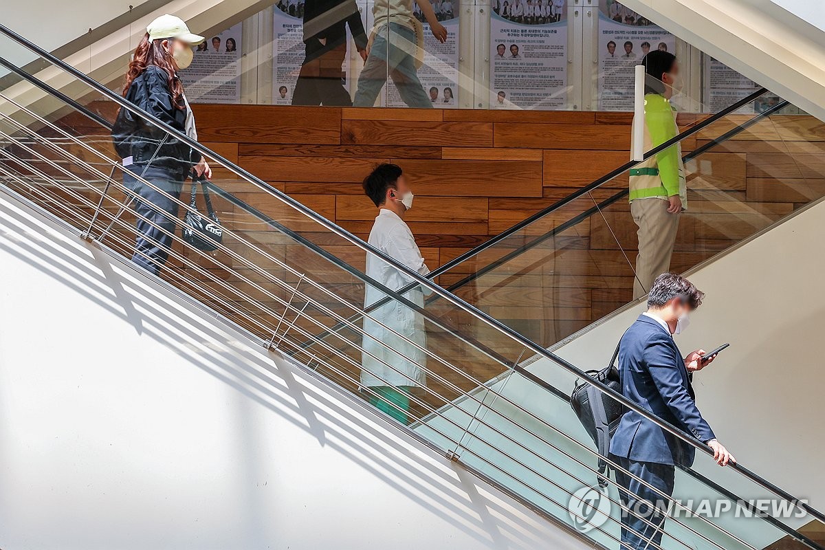 资料图片：首尔市区一大型医院 韩联社