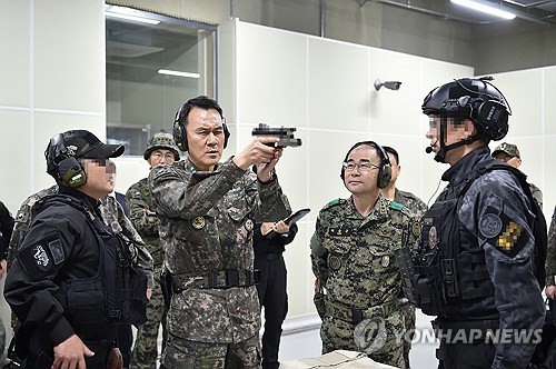 韩联参议长视察特种部队