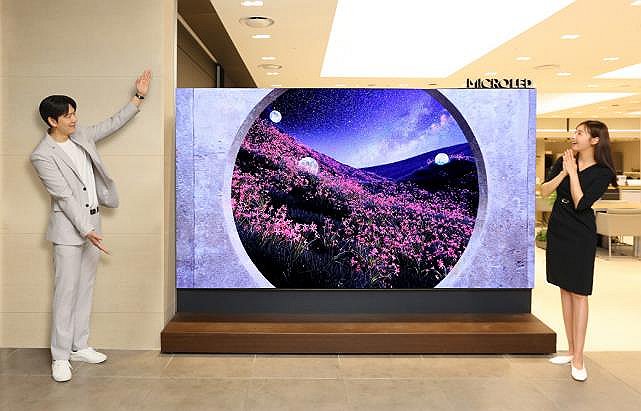 2024年5月7日，三星电子推出114英寸超大型微发光二极管（Micro LED）电视机。 韩联社/三星电子供图（图片严禁转载复制）