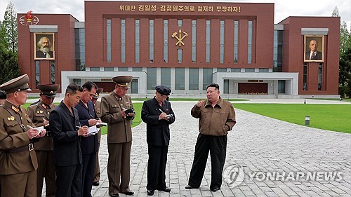 韩政府：朝党校悬挂马列肖像意在强调朝俄团结