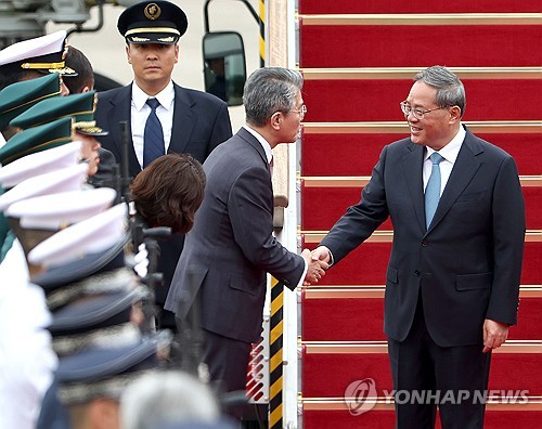 中国国务院总理李强访韩