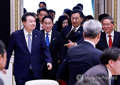尹锡悦：期望韩中日基于三边合作深化区域合作