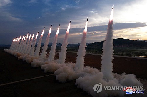 朝称发射火箭炮对韩示威 金正恩促抓核武