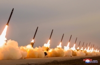 朝鲜火箭炮“示威射击”