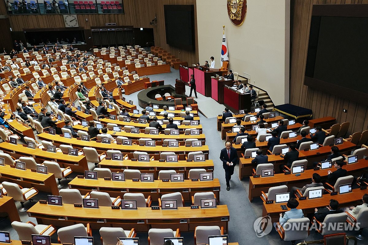 6月5日，在首尔汝矣岛国会，第22届国会召开首次全体会议。 韩联社