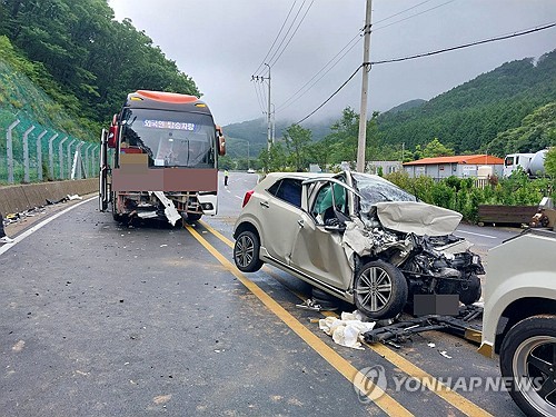 韩国一载有台湾游客大巴发生交通事故