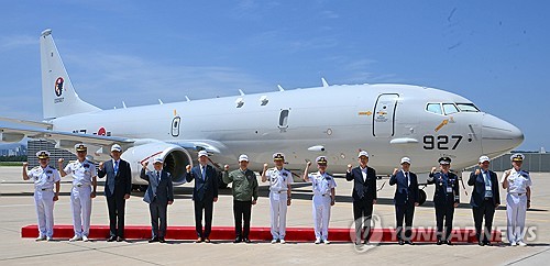 “海神”反潜巡逻机接收仪式