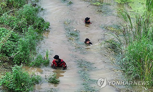 搜救暴雨失联人员