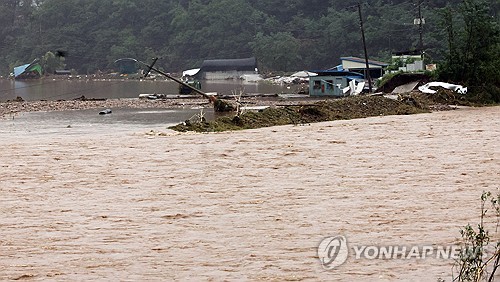 韩多地暴雨破纪录 全北群山雨强两百年不遇