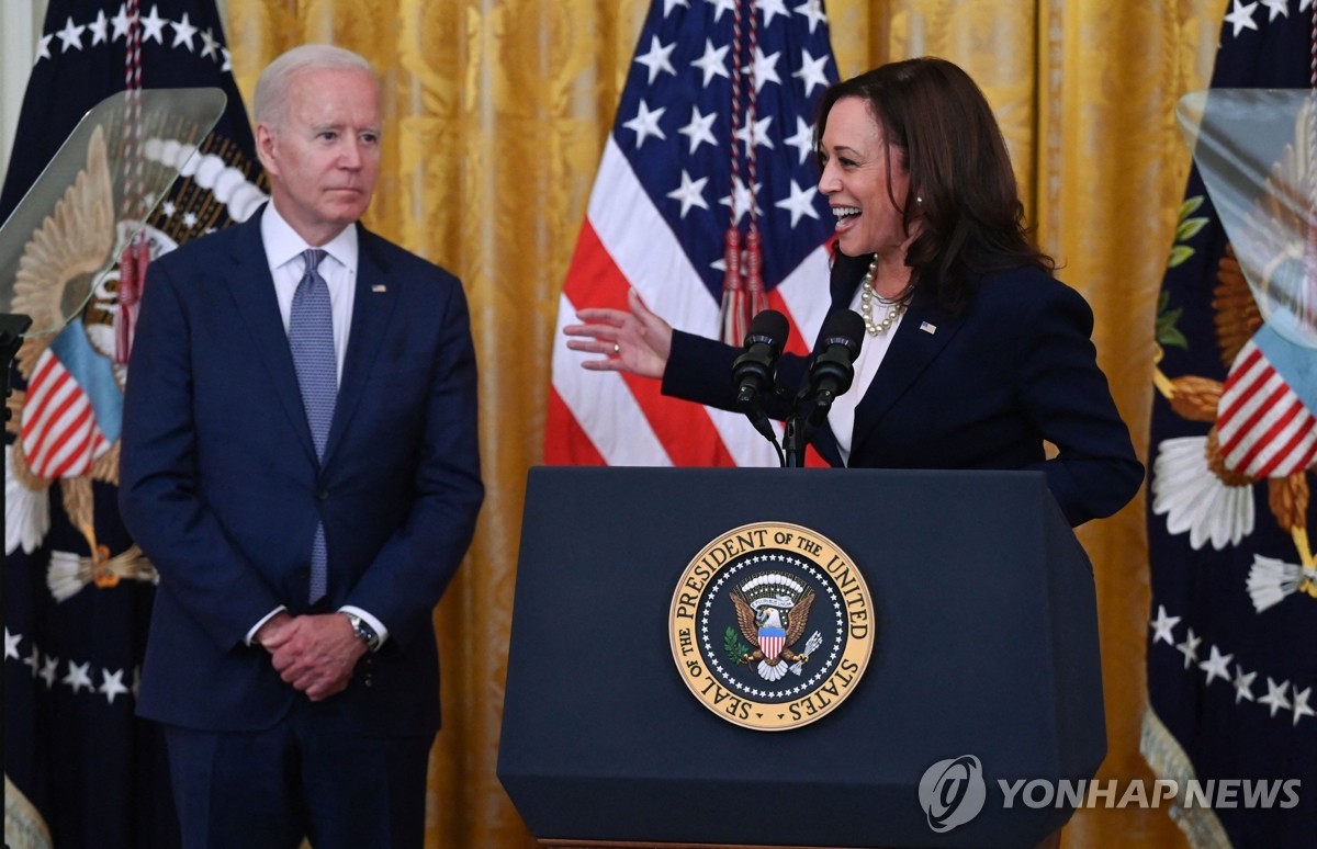 바이든 사퇴·中 금리인하 속 아시아 증시 약세…금값 상승