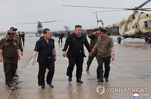 金正恩赴鸭绿江洪涝灾区部署救灾工作