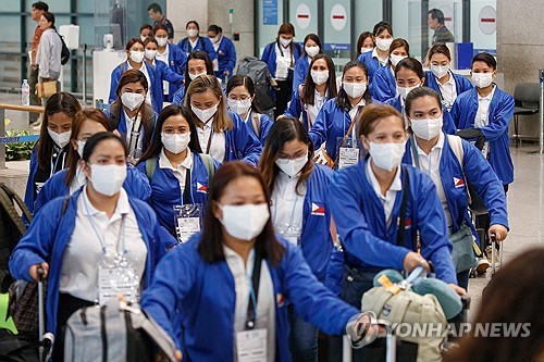 首尔市外籍家政服务员试点项目首批人员抵韩