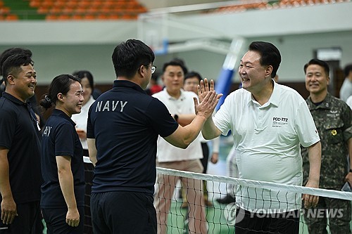 尹锡悦勉励海军官兵