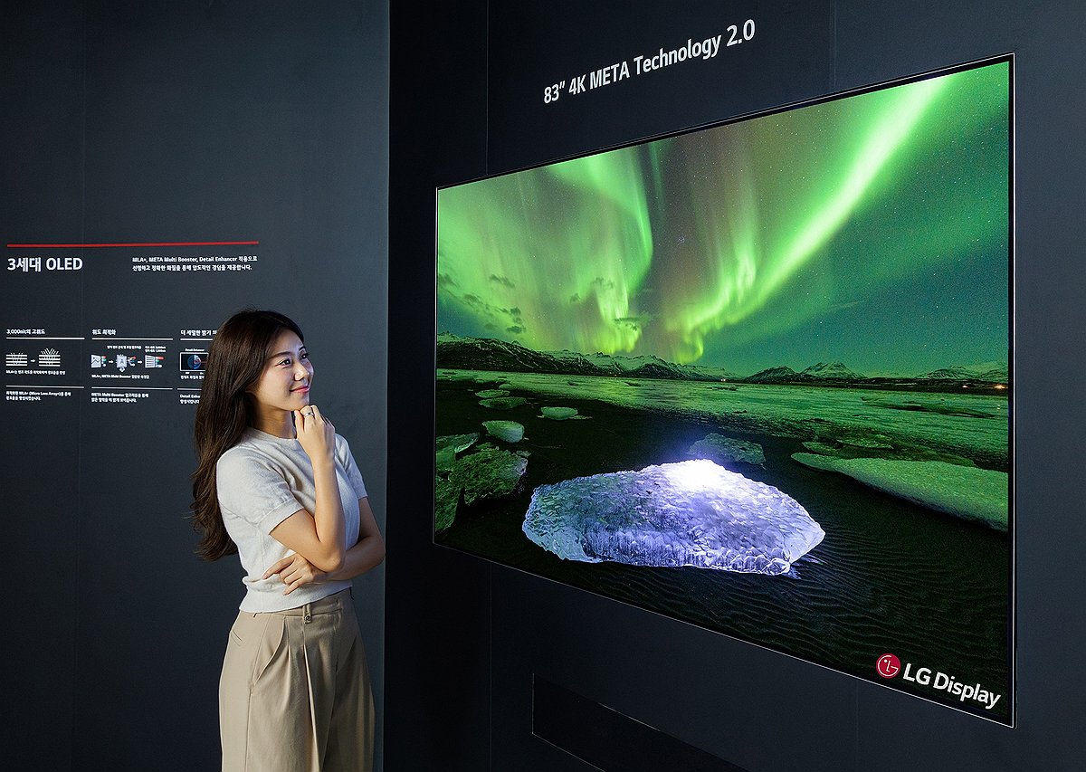 资料图片：LG Display83英寸OLED电视面板 LG Display供图（图片严禁转载复制）