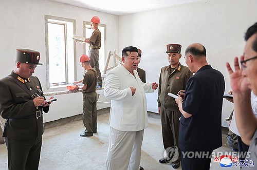 金正恩视察地方工厂建设