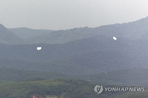 朝鲜再向韩方空飘120只垃圾气球