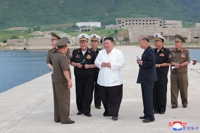 金正恩视察海军基地建设用地